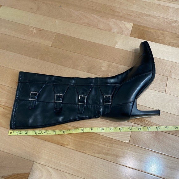 Black heels - Picture 4 of 5